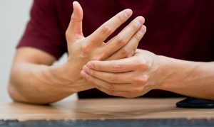 hogyan lehet felismerni az artritisz kezét)